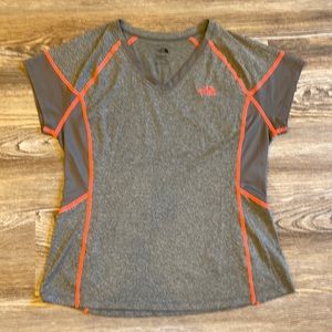 The North Face sz L Flash Dry Athletic Top Gray